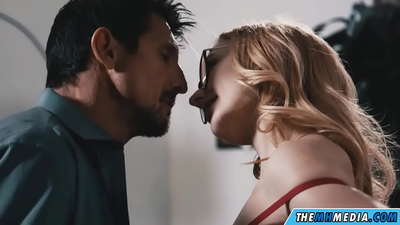 Sesso romantico con una bionda porca