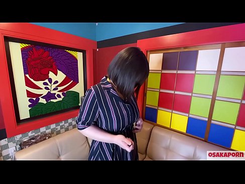 ❤️ Puttana giapponese con grandi tette si masturba con sex toys e ha un orgasmo. Parla in un'intervista della sua esperienza di scopata. Tette enormi e figa pelosa che geme forte. Osakaporn ️❌ Video di sessoal it.mouthporn.ru ☑